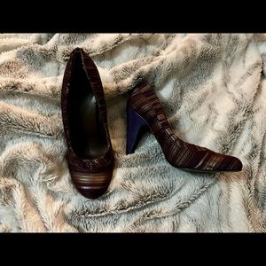 7.5 purple and gold metallic women’s BKE heals.